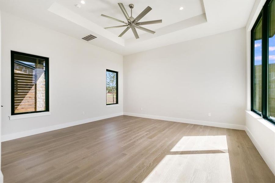 Spacious, unfurnished interior of a new home in , Horseshoe Bay (Image 27).