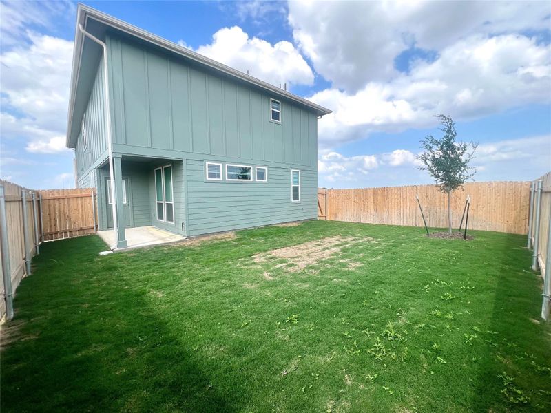 Exterior details and patio area of a home in Porter Country, Buda (Image 2).
