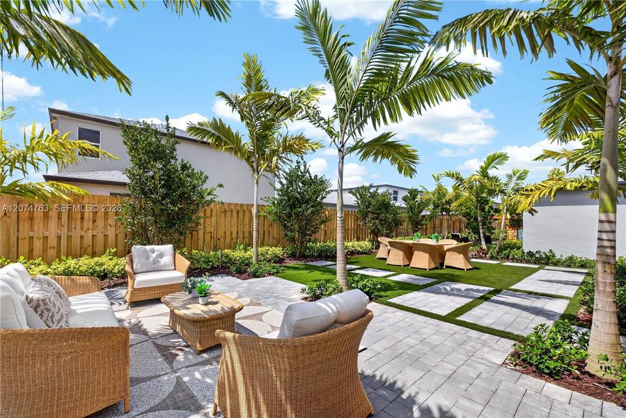 Exterior details and patio area of a home in Acacia Groves, Miami (Image 19).