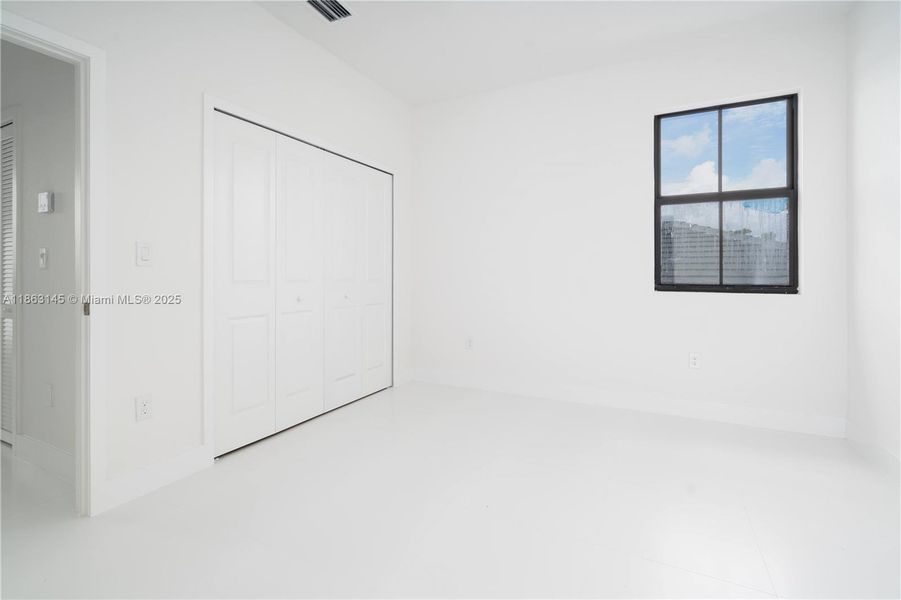 Spacious, unfurnished interior of a new home in , Miami (Image 10).