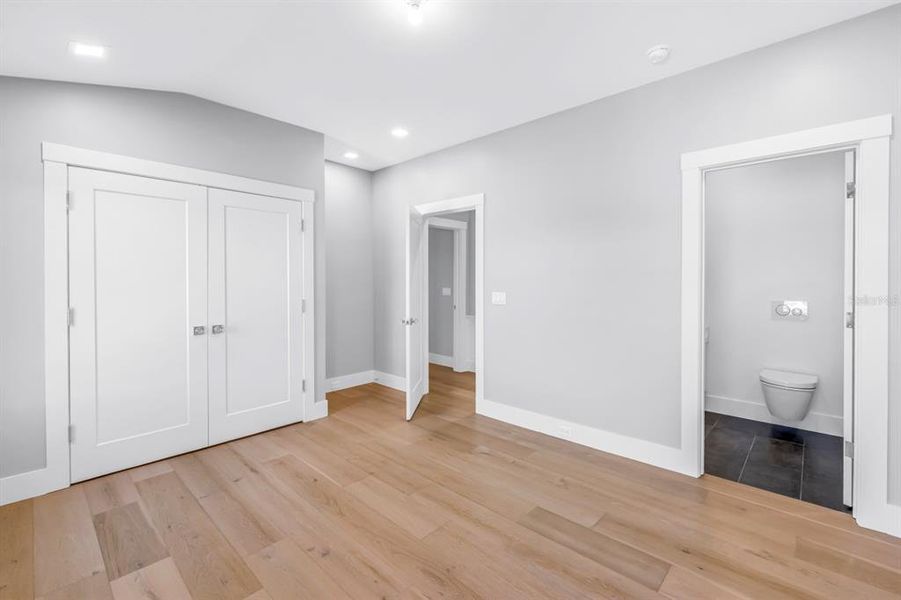 Spacious, unfurnished interior of a new home in , St. Petersburg (Image 59).