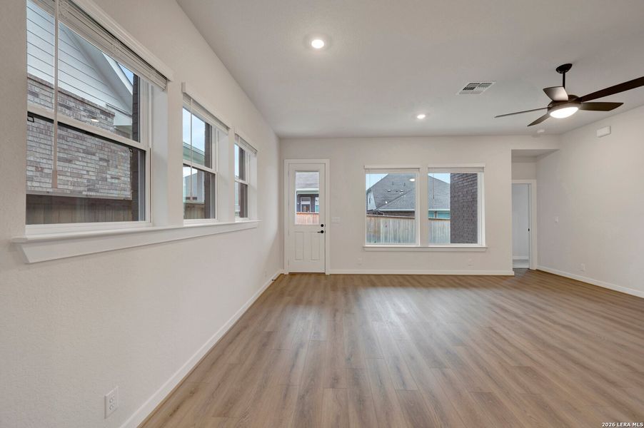 Spacious, unfurnished interior of a new home in , New Braunfels (Image 10).