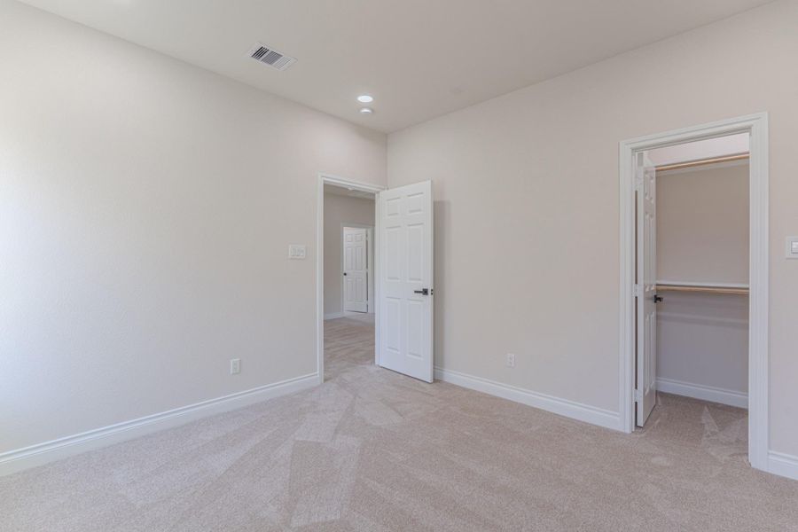 Spacious, unfurnished interior of a new home in , Houston (Image 21).