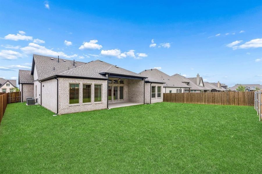 Exterior details and patio area of a home in Timberbrook, Justin (Image 16).