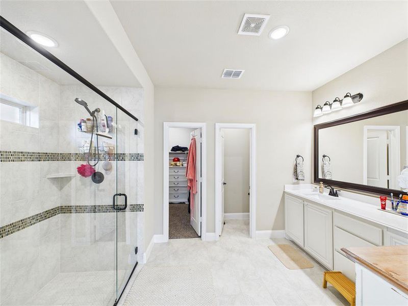 Furnished interior view inside a new home in , Ponder (Image 18).