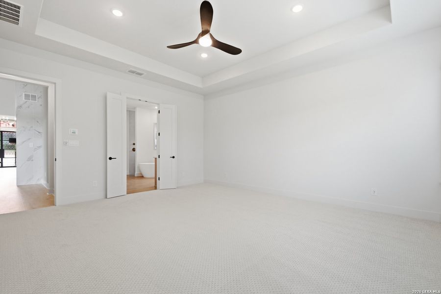 Spacious, unfurnished interior of a new home in Shavano Highlands, San Antonio (Image 22). Spacious, unfurnished interior of a new home in Shavano Highlands, San Antonio (Image 22).
