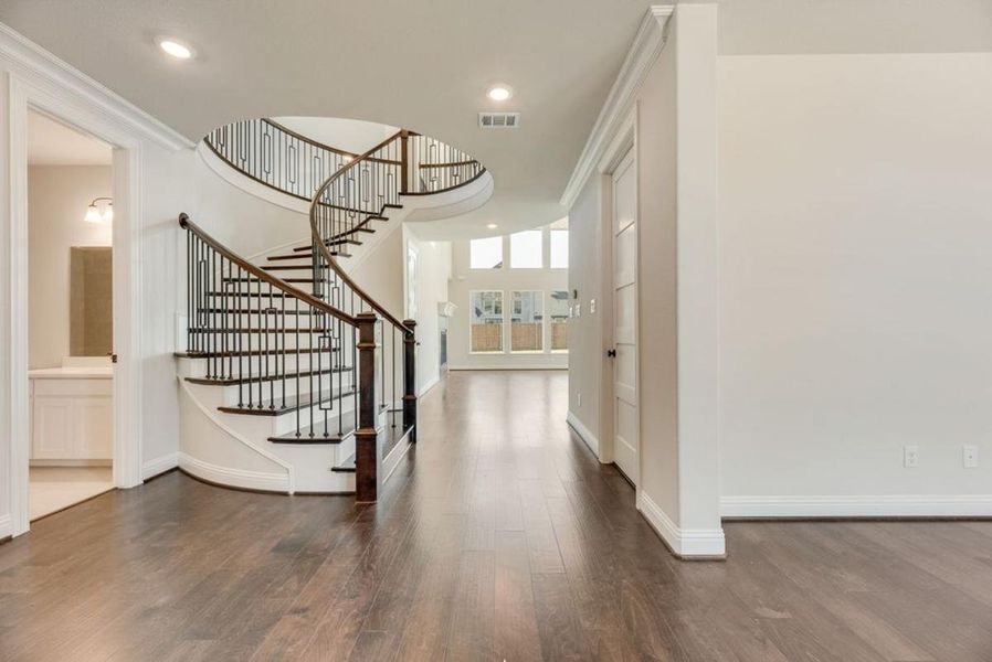 Spacious, unfurnished interior of a new home in Dominion of Pleasant Valley, Wylie (Image 14).