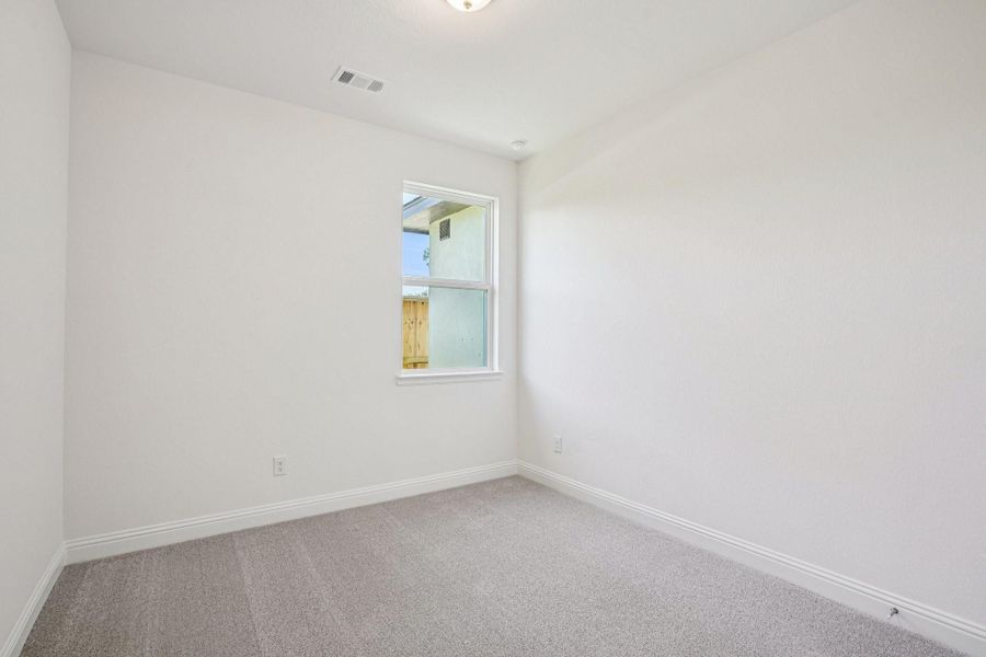 Spacious, unfurnished interior of a new home in Sienna 40', Missouri City (Image 33).