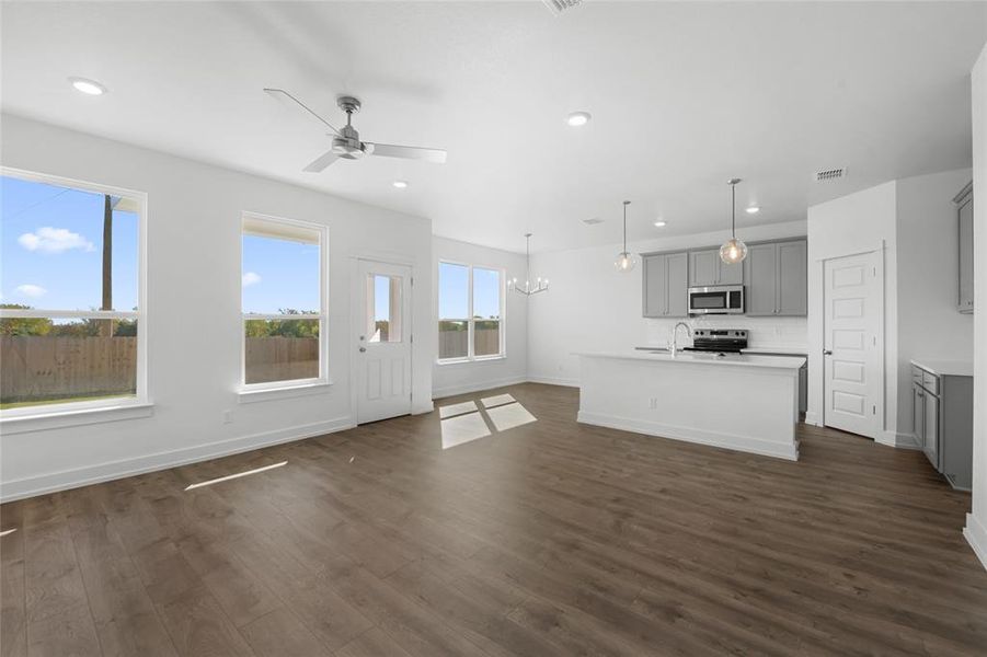 Please note: These interior photos are not of the actual home but are of a completed one with a similar floor plan. Finishes, features, and layouts may vary. Please note: These interior photos are not of the actual home but are of a completed one with a similar floor plan. Finishes, features, and layouts may vary.