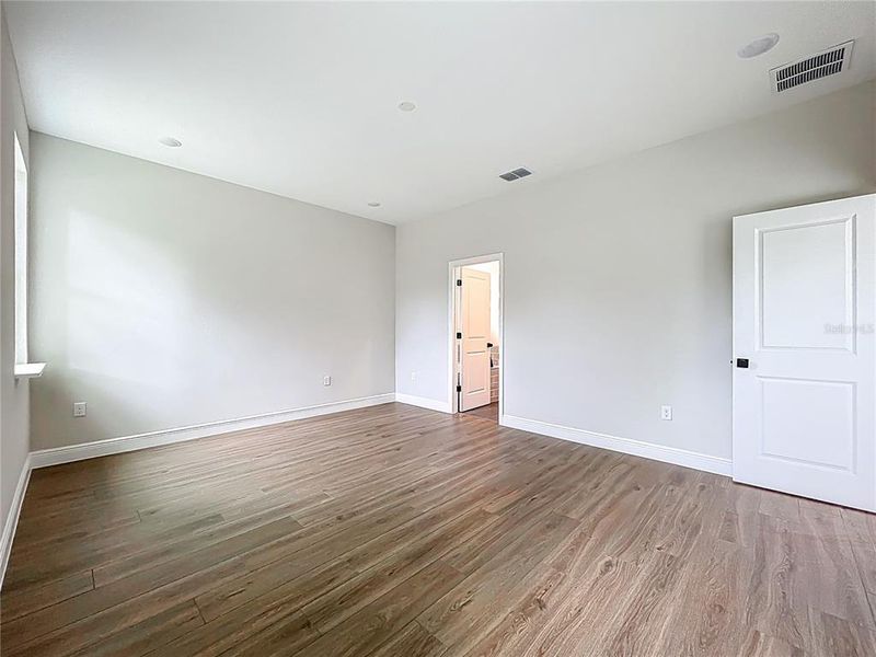 Spacious, unfurnished interior of a new home in , Eustis (Image 24).