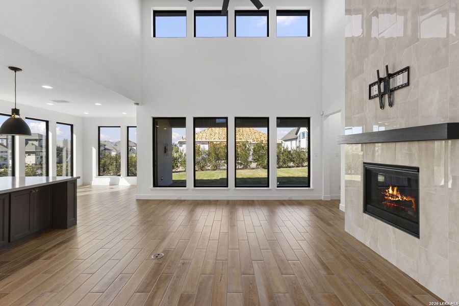 Spacious, unfurnished interior of a new home in Esperanza, Boerne (Image 44).