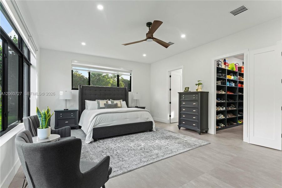 Furnished interior view inside a new home in , Plantation (Image 37).