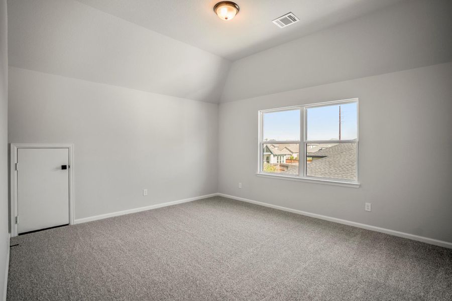 Spacious, unfurnished interior of a new home in Sienna 70′ Lots, Missouri City (Image 41).