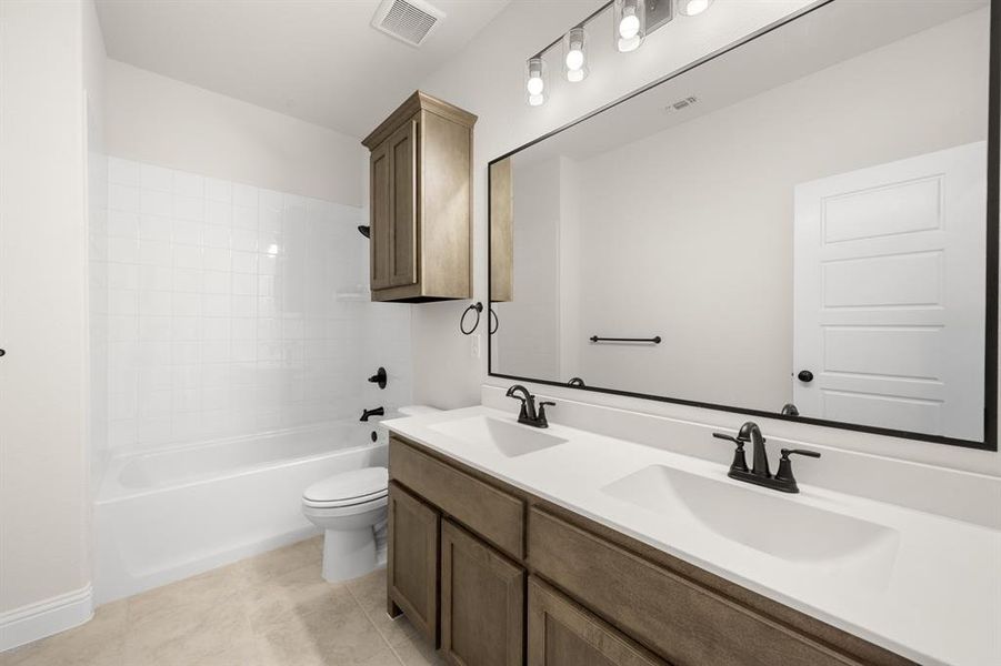 22_373 Paddle Boat- Bathroom-1