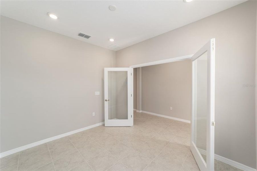 Spacious, unfurnished interior of a new home in Calesa Township, Ocala (Image 31).