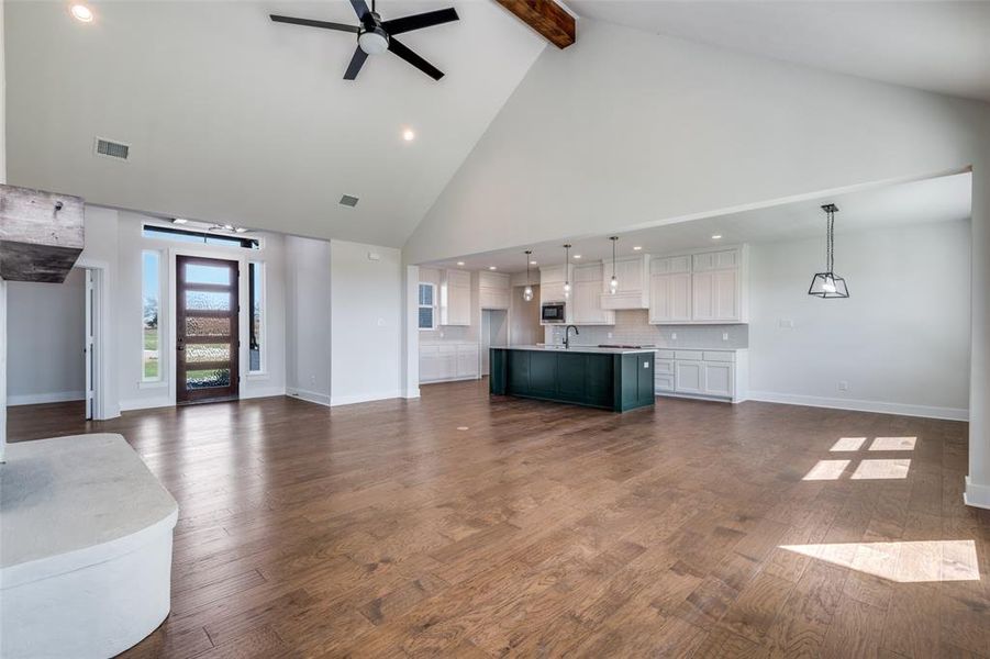 Spacious, unfurnished interior of a new home in , Nevada (Image 23).