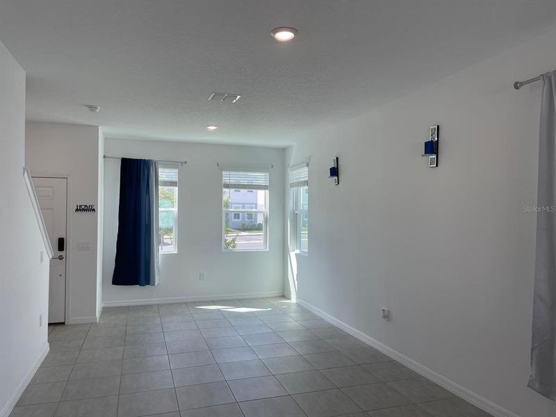 Spacious, unfurnished interior of a new home in , Kissimmee (Image 12).