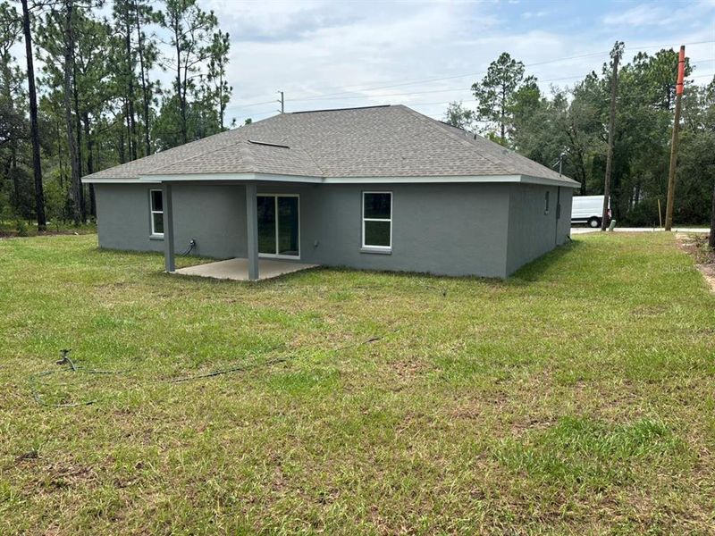 Exterior details and patio area of a home in , Dunnellon (Image 17).