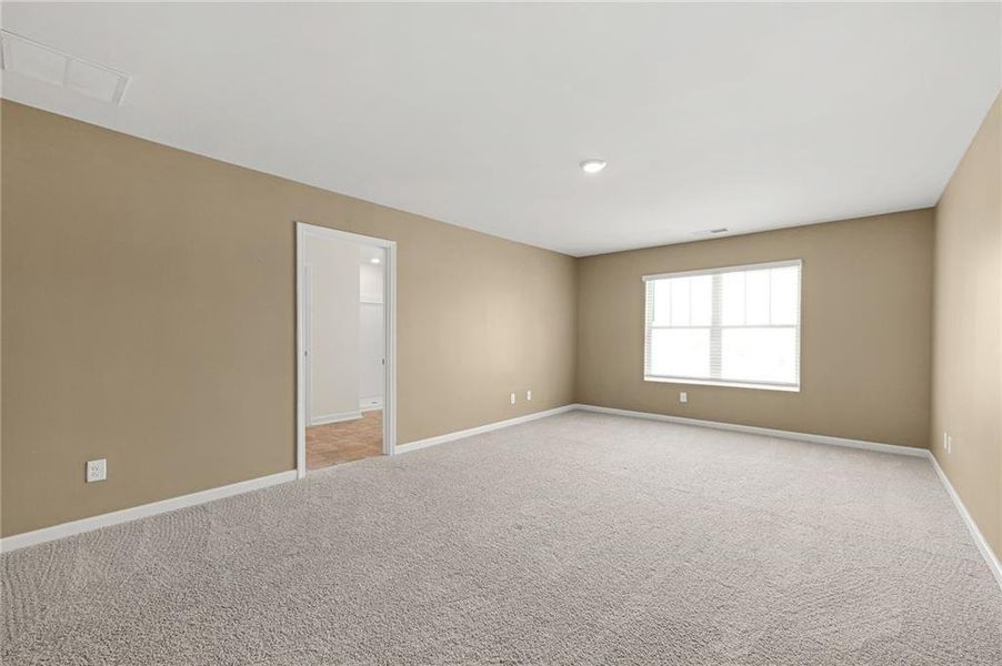 Spacious, unfurnished interior of a new home in , Dallas (Image 33).
