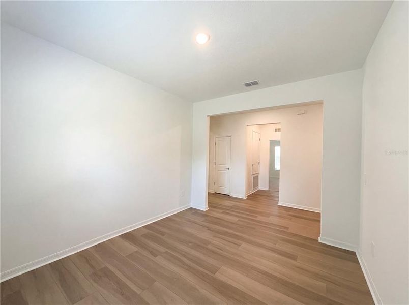 Spacious, unfurnished interior of a new home in Grand Park, Dunnellon (Image 18).