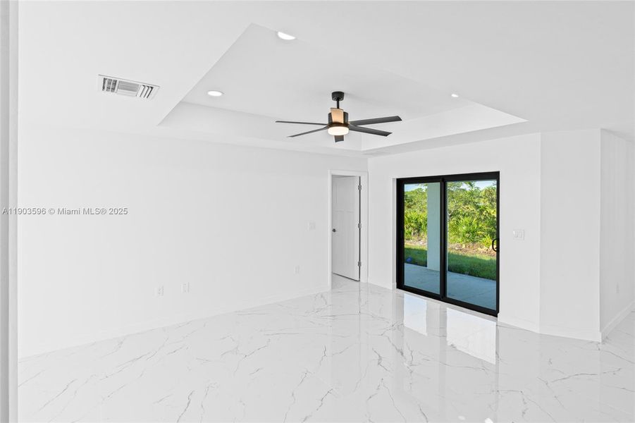 Spacious, unfurnished interior of a new home in , Lehigh Acres (Image 14).