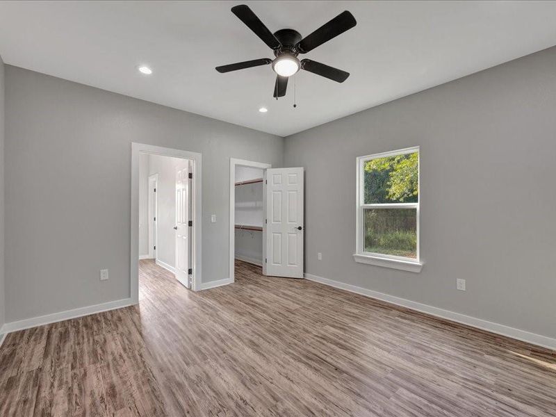 Spacious, unfurnished interior of a new home in , Lufkin (Image 13).