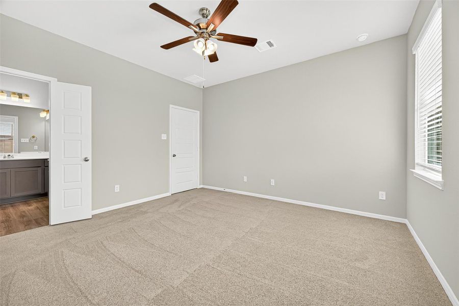 Spacious, unfurnished interior of a new home in Sunterra, Katy (Image 40). Spacious, unfurnished interior of a new home in Sunterra, Katy (Image 40).