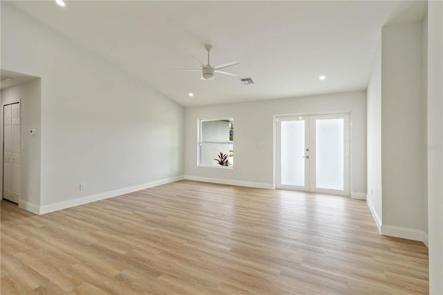 Spacious, unfurnished interior of a new home in , Rotonda West (Image 29).