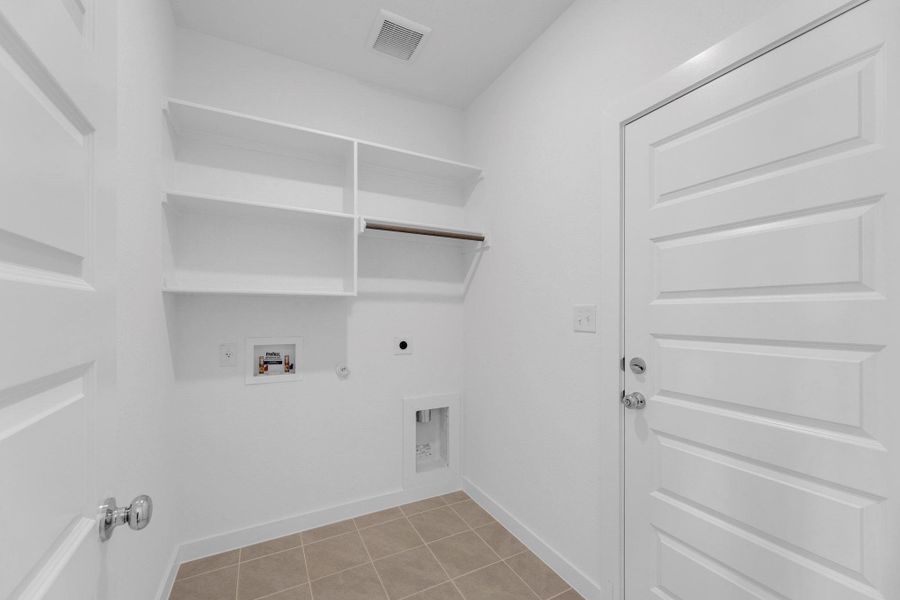 Spacious, unfurnished interior of a new home in Prairie Winds, Hutto (Image 28).