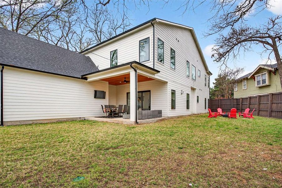 Exterior details and patio area of a home in , Dallas (Image 20).