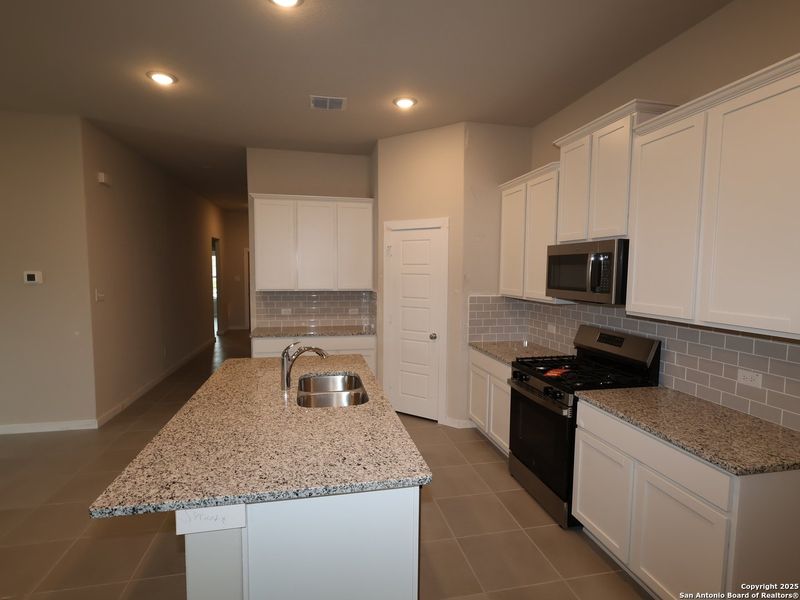 Furnished interior view inside a new home in Winding Brook, San Antonio (Image 7). Furnished interior view inside a new home in Winding Brook, San Antonio (Image 7).
