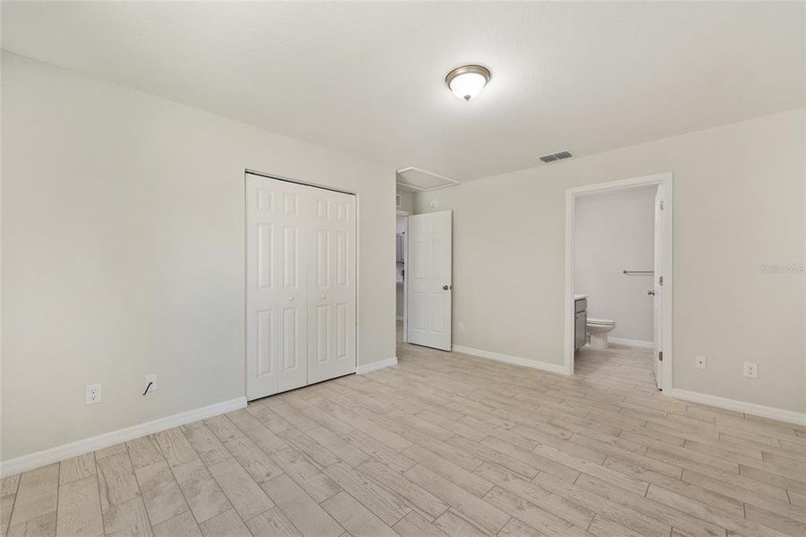 Spacious, unfurnished interior of a new home in , Ocala (Image 26).