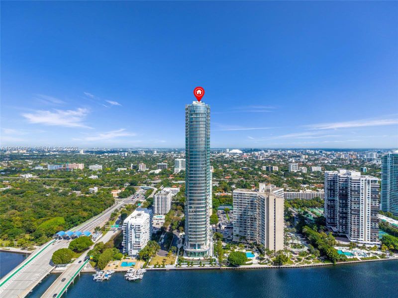 Condo located in Miami, FL showcasing its design and architecture (Image 31).