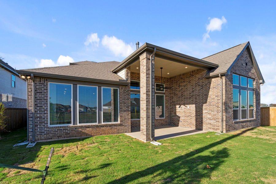 Exterior details and patio area of a home in Fulshear Lakes, Fulshear (Image 18).
