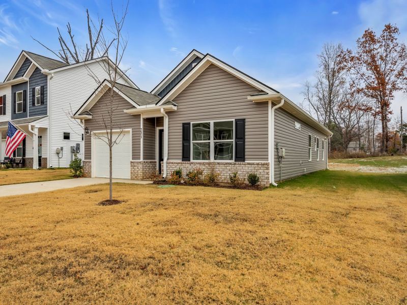 Image 28 of a home in Cantigny Park.