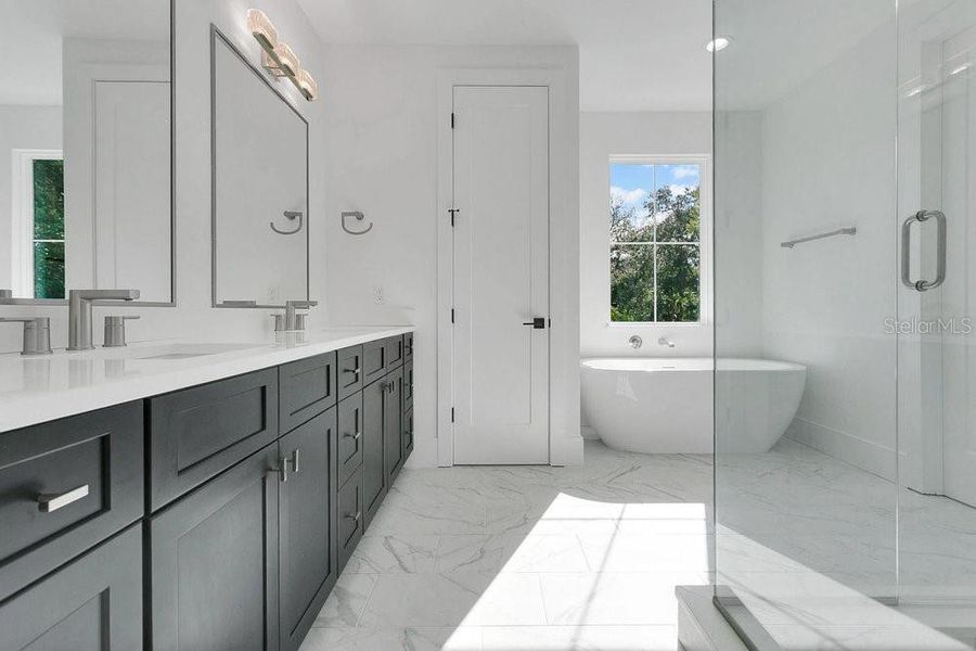 Furnished interior view inside a new home in , Orlando (Image 7).