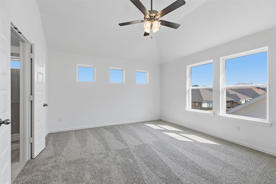 Spacious, unfurnished interior of a new home in Ellis Cove, Seabrook (Image 11).