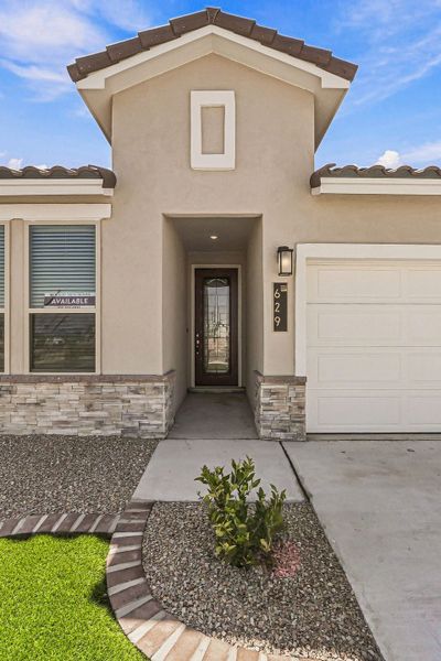 Exterior details and patio area of a home in Paseos Del Este, El Paso (Image 3).
