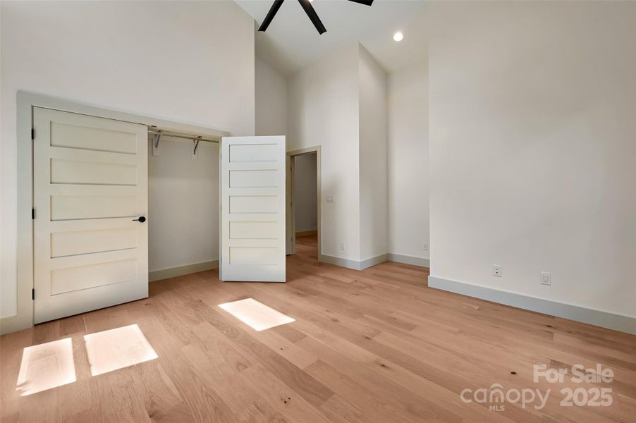 Spacious, unfurnished interior of a new home in , Asheville (Image 38).