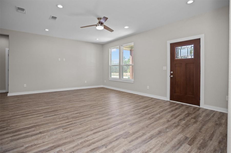Spacious, unfurnished interior of a new home in , Lufkin (Image 24). Spacious, unfurnished interior of a new home in , Lufkin (Image 24).