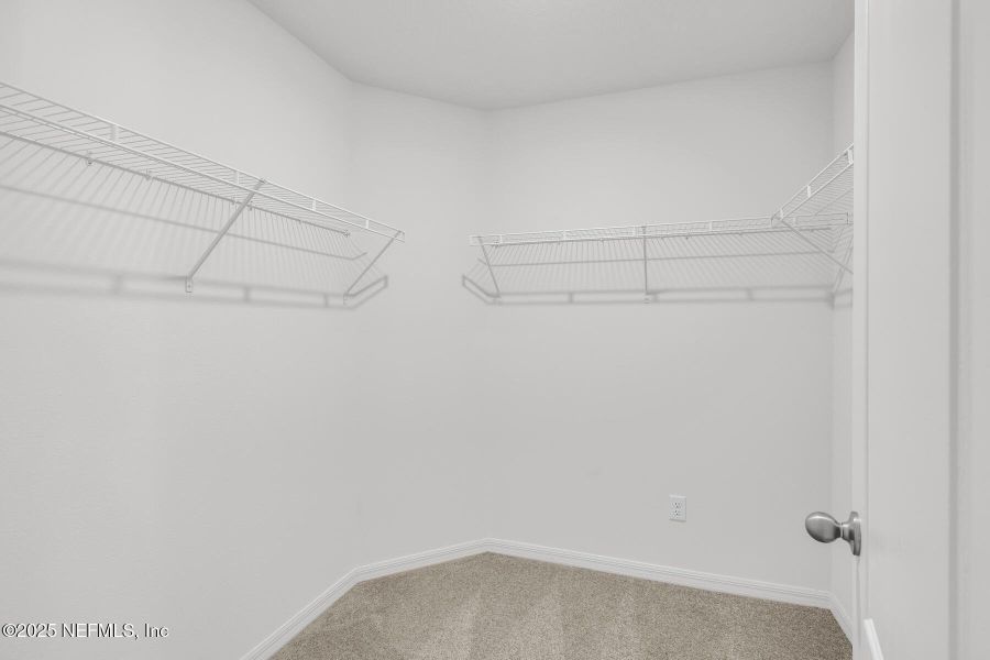 Spacious, unfurnished interior of a new home in Rolling Hills, Green Cove Springs (Image 17).