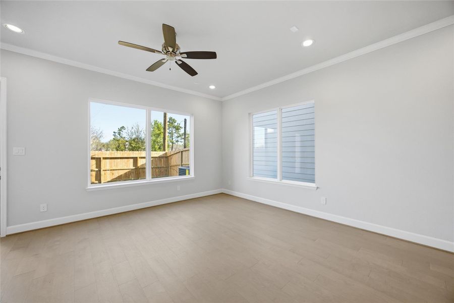 Living Room with Natural Light – Tall ceilings, recessed lighting, and oversized windows make this living space bright, airy, and perfect for relaxation.