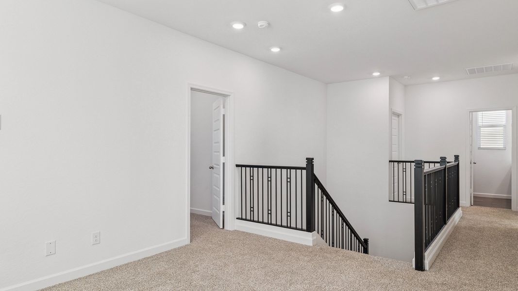 Spacious, unfurnished interior of a new home in Apache Farms, Buckeye (Image 22).