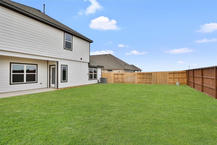 Exterior details and patio area of a home in Oakwood Estates, Waller (Image 23).