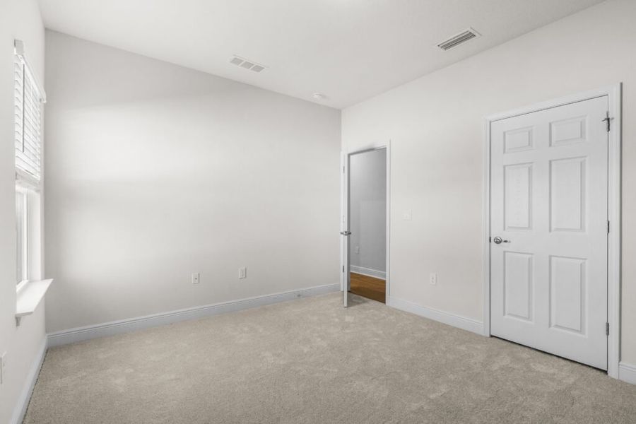 Spacious, unfurnished interior of a new home in Lake Merial, Panama City (Image 30).