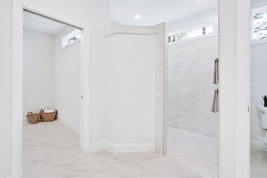 Shelter Bay, Master Bathroom