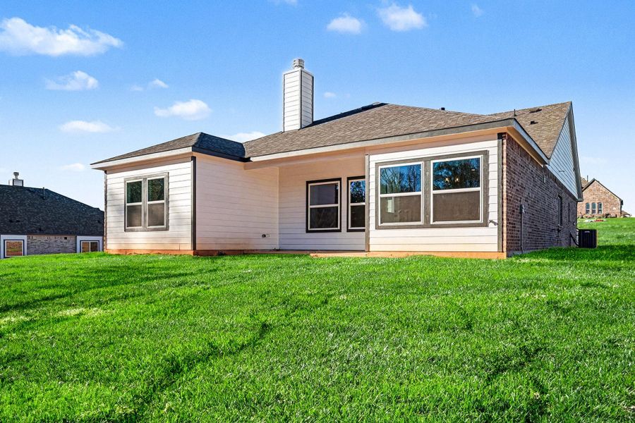 Exterior details and patio area of a home in Rose Hill Estates, Willis (Image 3).