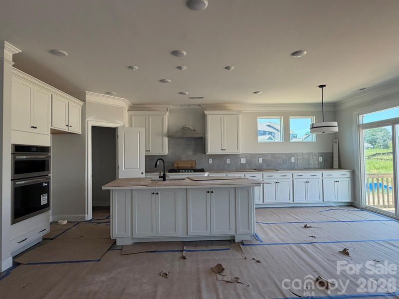 Kitchen and Breakfast Area Kitchen and Breakfast Area