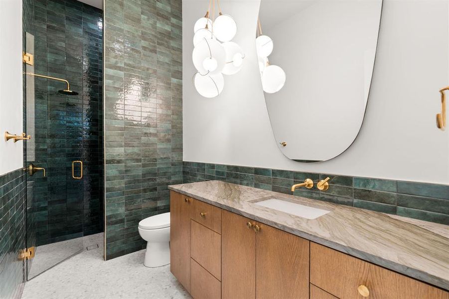 Guest full bathroom on the main floor with rich hues and a dramatic light fixture.