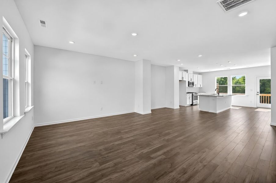 Spacious, unfurnished interior of a new home in Silverstone, Knightdale (Image 22).